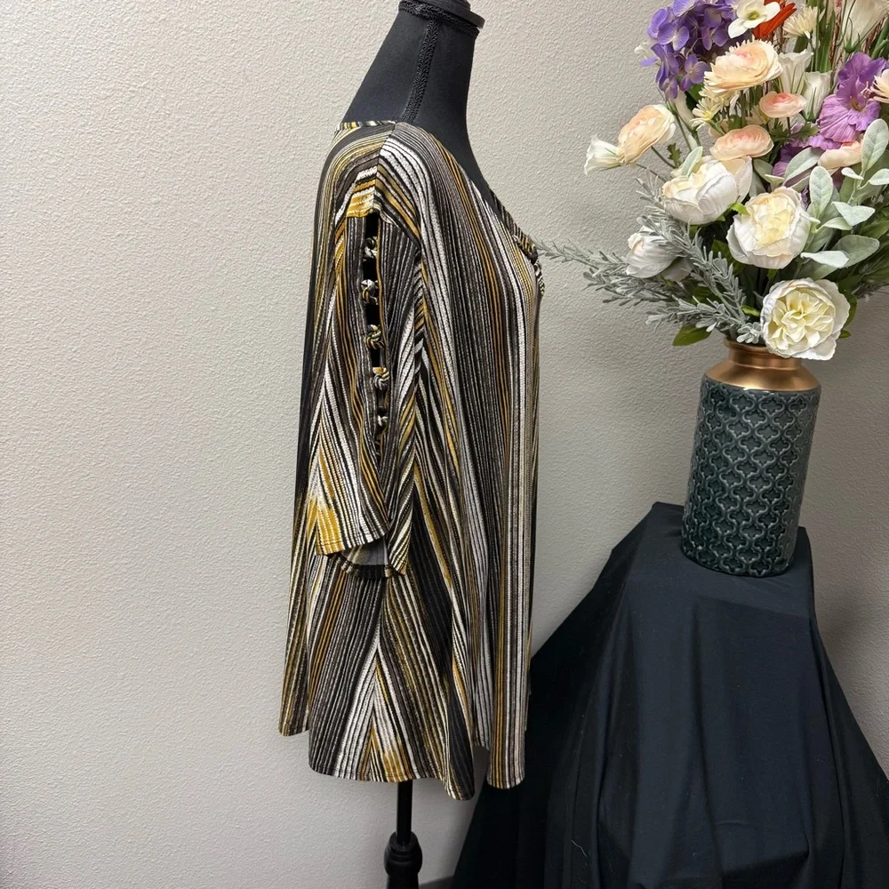 Cato 26/28W Black Gold Stripe Tunic Top w/ Crisscross Neck & Button Sleeves - Picture 4 of 9